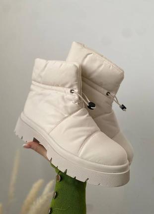 Зимові жіночі водонепроникні черевики дутики з хутром світлий беж бежеві зимні сапожки ботинки зима теплі та зручні