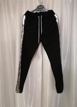 Спортивные прогулочные штаны джоггеры серебристый лампасом сверкает переливается на талии серебристы