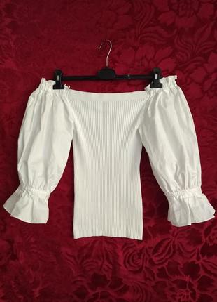 Белая облегающая блуза с пышными рукавами блузка