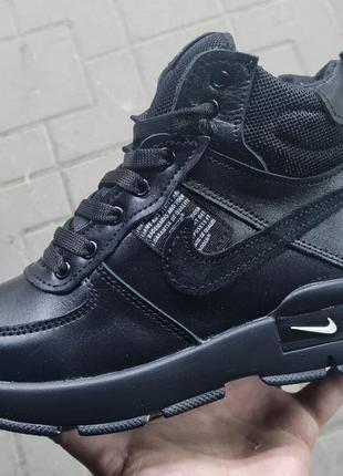 Зимові шкіряні черевикі в спортивному стилі на замку