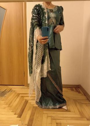 Красивый костюм юбка, блузка с вышивкой и шаль, индийский наряд. размер 14-1610 фото