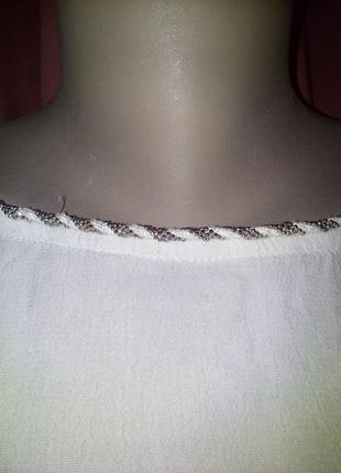 Блуза с воланами на рукавах и горловиной из бисера3 фото