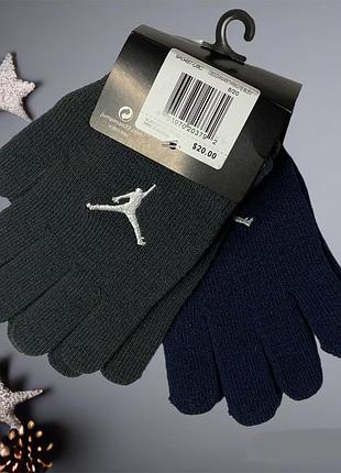 Рукавички 2 пари jordan 4/6 років 2