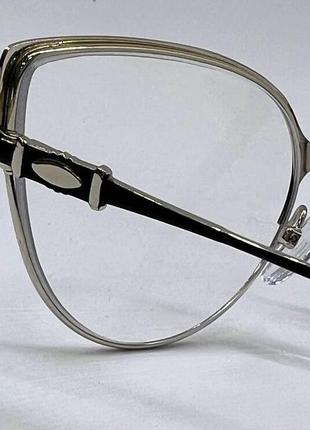 Жіночі коригуючі окуляри в тонкій металевій оправі з виразним верхом5 фото