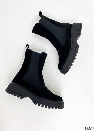 Натуральні замшеві зимові чорні черевики челсі на резинках10 фото