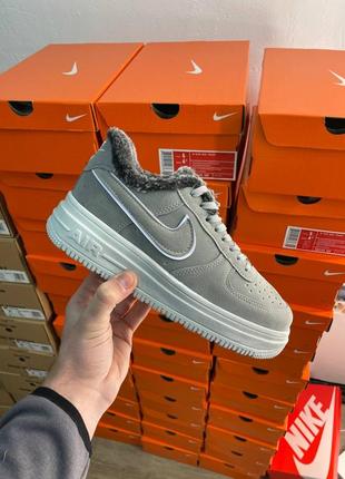 Замшеві зимові кросівки на хутрі nike air force low grey хутро. колір сірий з білим7 фото