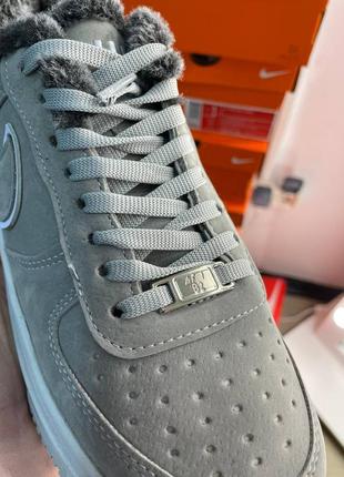 Замшеві зимові кросівки на хутрі nike air force low grey хутро. колір сірий з білим5 фото