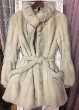 Шикарная норковая шубка молочного цвета