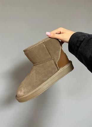 Жіночі ugg logo classic slippers black дитячі замшеві зимові уггі на овчинка lacquer / smb