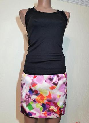 Красивая майка с кружевной вязаной крючком спинкой топ