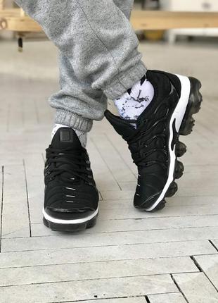 Чоловічі кросівки nike vapormax plus. колір чорний з білим5 фото