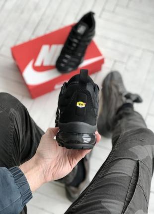 Стильні кросівки nike air max tn. колір чорний3 фото