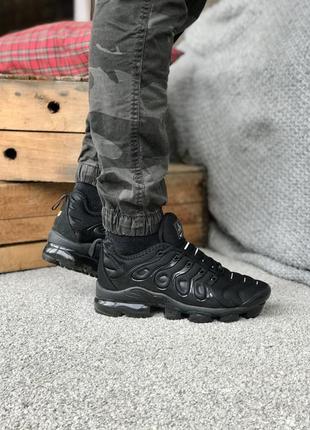 Стильні кросівки nike air max tn. колір чорний8 фото