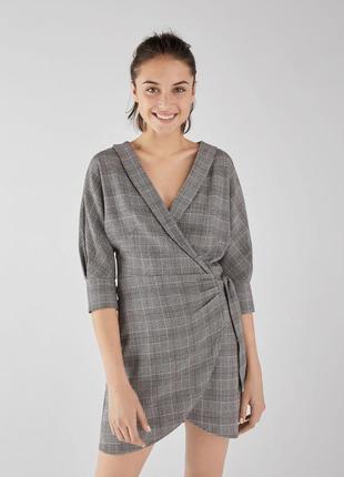 Плаття сукня в клітинку на запах bershka платье в клеточку на запах