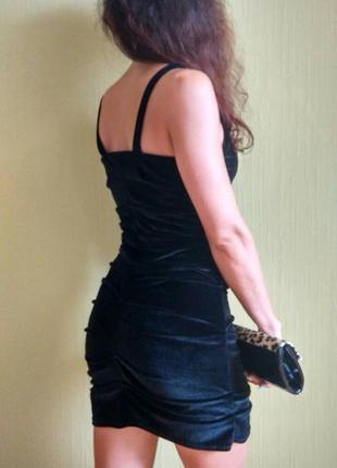 Черное платье бархатное с чашками v-образным вырезом без рукавов бархат мини3 фото
