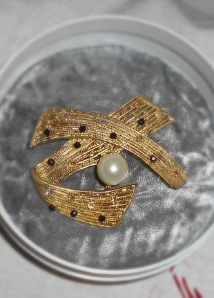 Брошь золотистая с бусиной-жемчужиной