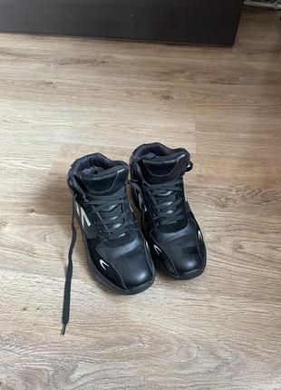 Зимові кросівки