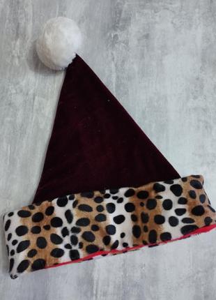 Женская новогодняя шапка санты велюровая леопардовая3 фото