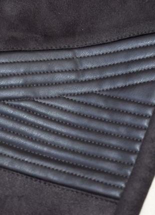 Zara мега стильні плотні брюки лосини з вставками з еко шкіри та необробленим низом.нюанс7 фото
