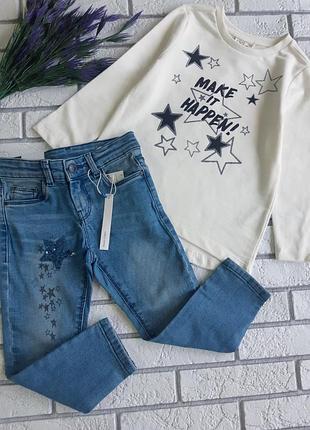 Красивий фірмовий костюм