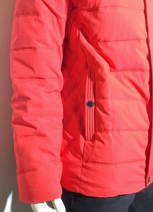 Красная мужская зимняя куртка6 фото