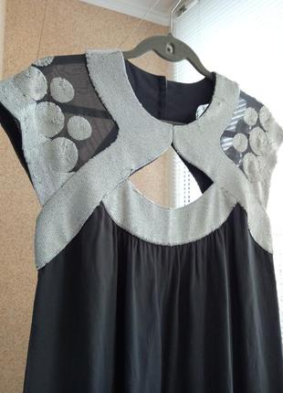 Красивое нарядное платье мини из натуральной ткани декорировано пайетками3 фото