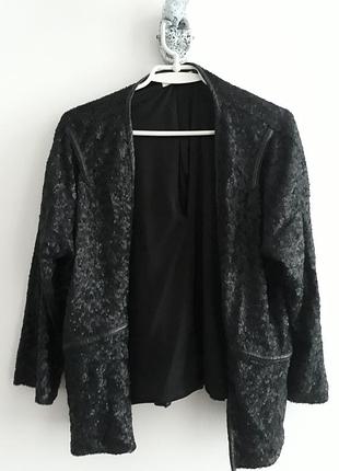 Шикарный пиджак накидка в паетки esprit со вставками из экокожи