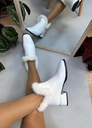 Екслюзивні черевики з італійської шкіри з норкою жіночі білі7 фото