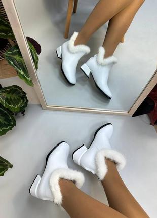 Екслюзивні черевики з італійської шкіри з норкою жіночі білі3 фото
