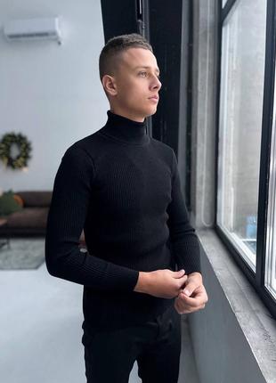 Класичний світер в рубчик чорний