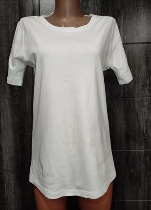 Базова біла футболка