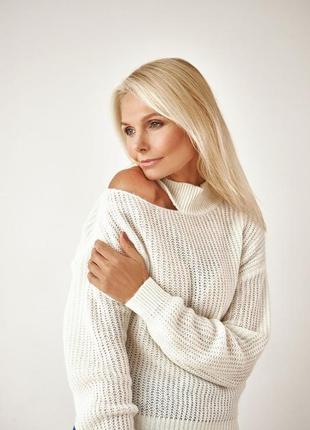 Зимний белый женский свитер с разрезом большого размера 50-522 фото