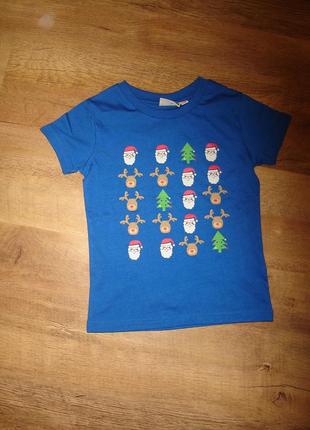 Новогодняя футболка на 7-8 лет с дедом морозом, оленем и елкой, состояние новой