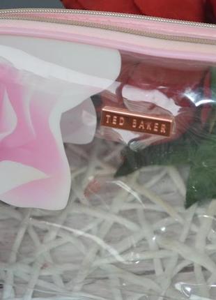 Фірмовий набір мерехтливе суфле для тіла та косметичка ted baker opulent petal shimmer body souffle7 фото
