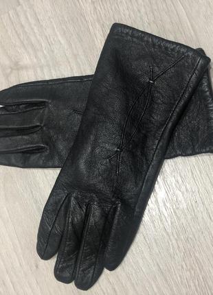 Кожаные перчатки рукавички