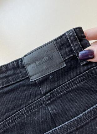 Черные мом джинсы клеш weekday4 фото