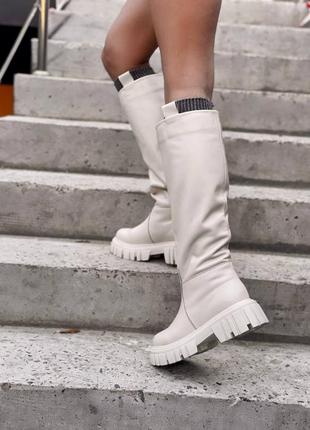 Чоботи труби з натуральної шкіри молочного кольору
сезон: зима