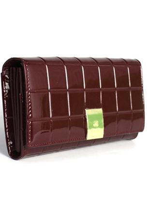 Бордовий лаковий шкіряний гаманець портмоне жіноче з натуральної шкіри на магнітах