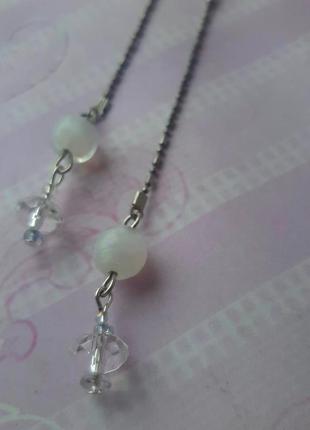 Серьги подвески длин шар лаконич украшен цепоч бусин бел гранён висюльки бижутер тренд 2