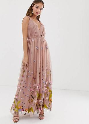 Платье макси из тюля asos design petite с изящной цветочной вышивкой и перекручивающимися ремнями1 фото