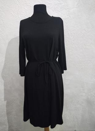 Платье черное с поясом