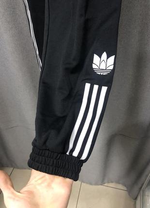 Спортивні оферсайз штани з лампасами adidas originals 3d trefoil track pants5 фото