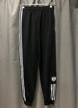 Спортивні оферсайз штани з лампасами adidas originals 3d trefoil track pants4 фото