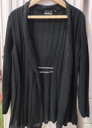 Трикотажна накидка в роматичному стилі