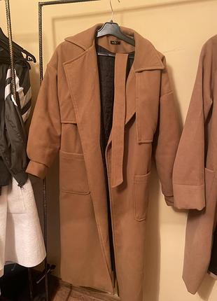 Тепле пальто кемел класика є пояс