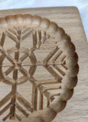 Пряничная доска снежинка деревянная размер 14 *13 * 2см. форма для формования пряников4 фото