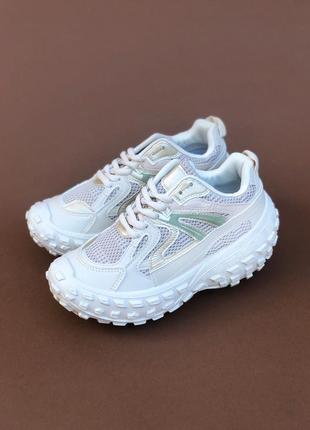 ⭐️defender beige sneakers