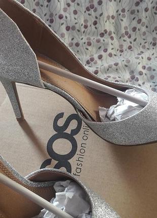 Чарівні туфлі asos