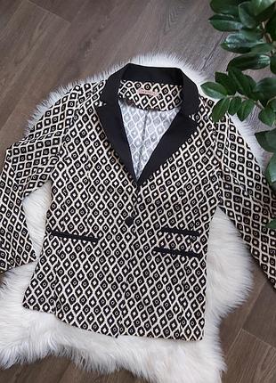 Піджак жіночий стильний