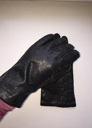 Кожаные перчатки